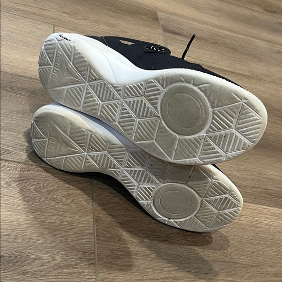 Reebok Black and White Women’s Sneakers Size 9.5 Athletic Comfy - Picture 9 of 13